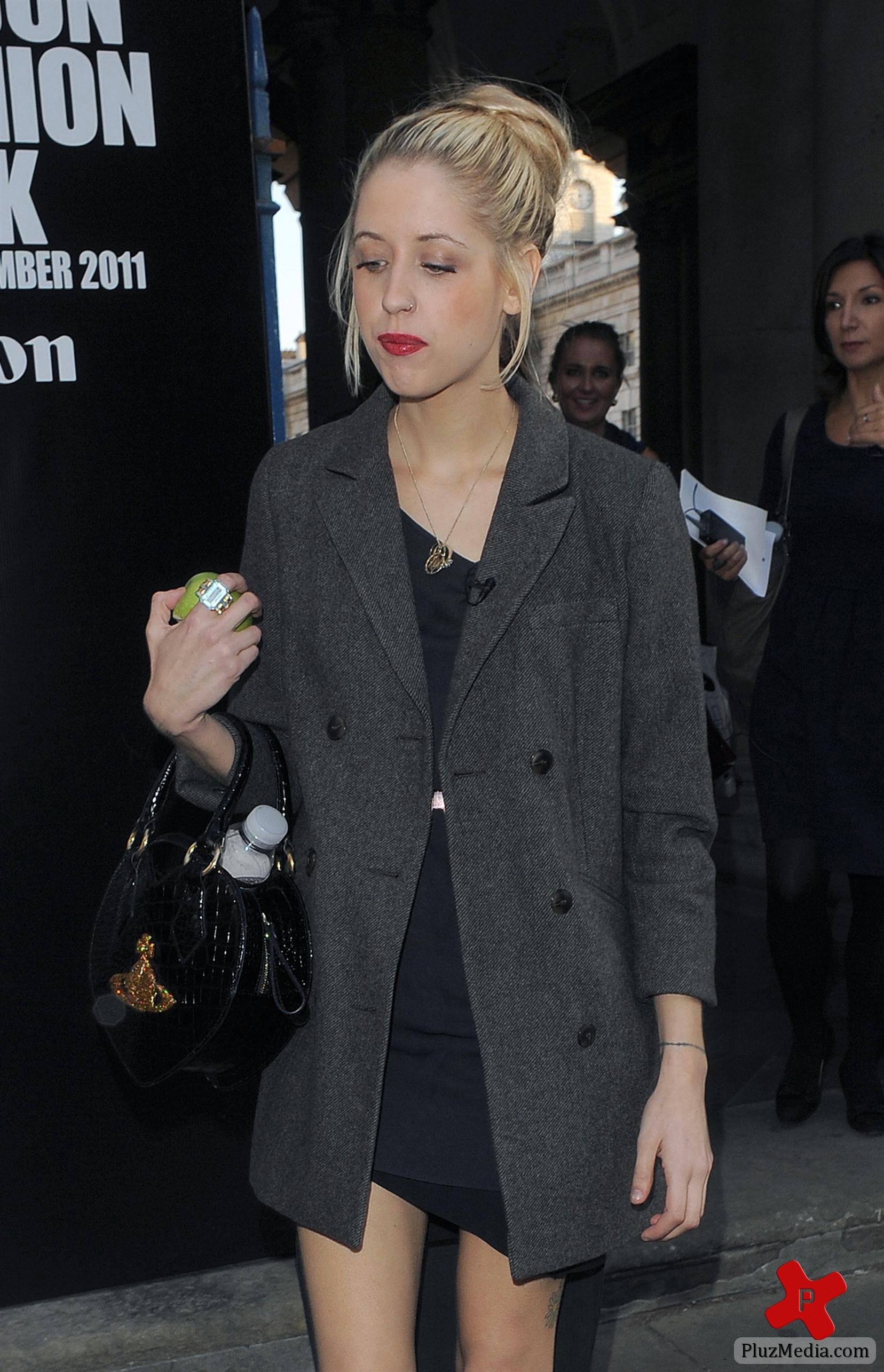 Peaches Geldof - London Fashion Week Spring Summer 2011 - Felder Felder - Outside | Picture 78947